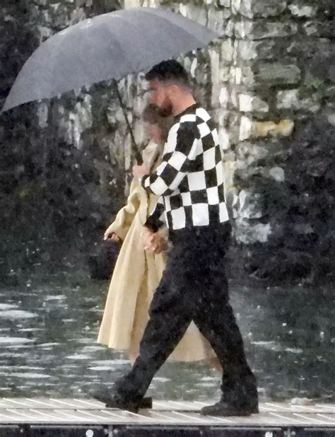 Taylor Swift and Travis Kelce in Lake Como: Every Photo from。